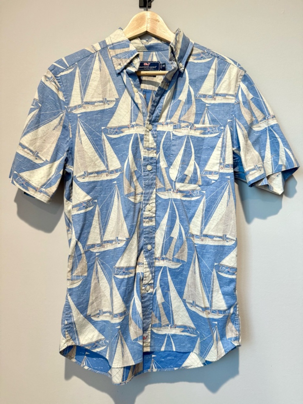 Vineyards Vines Regatta Blue Sailboat Short-Sleeve Cotton Button-Up Beach Shirt